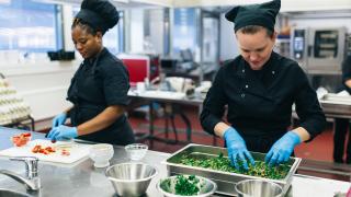 Palvelutyöntekijä.