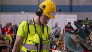 Aatu Ylipelkonen tekemässä kilpailutehtävää finaalissa.