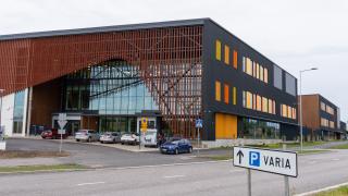 Vehkalan toimipiste ulkoa kuvattuna.