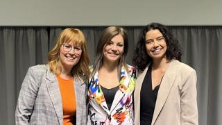 Laura Holmström, Nicola Tiainen ja Sonja Eid yhteiskuvassa.